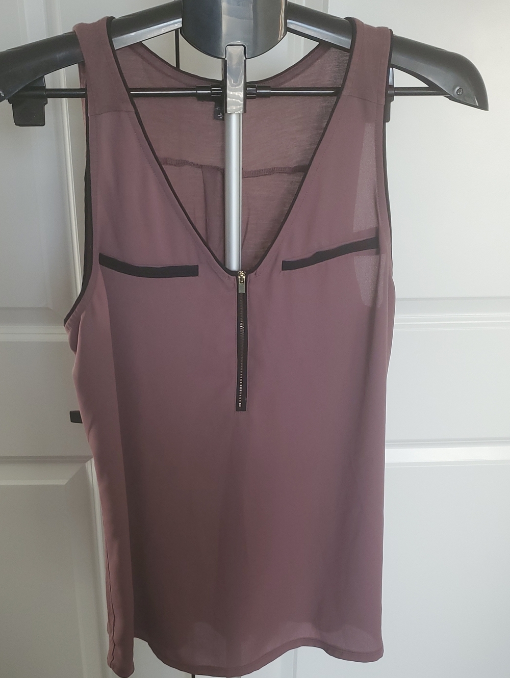 Womens Express Mauve Zip-Front Sleeveless Blouse